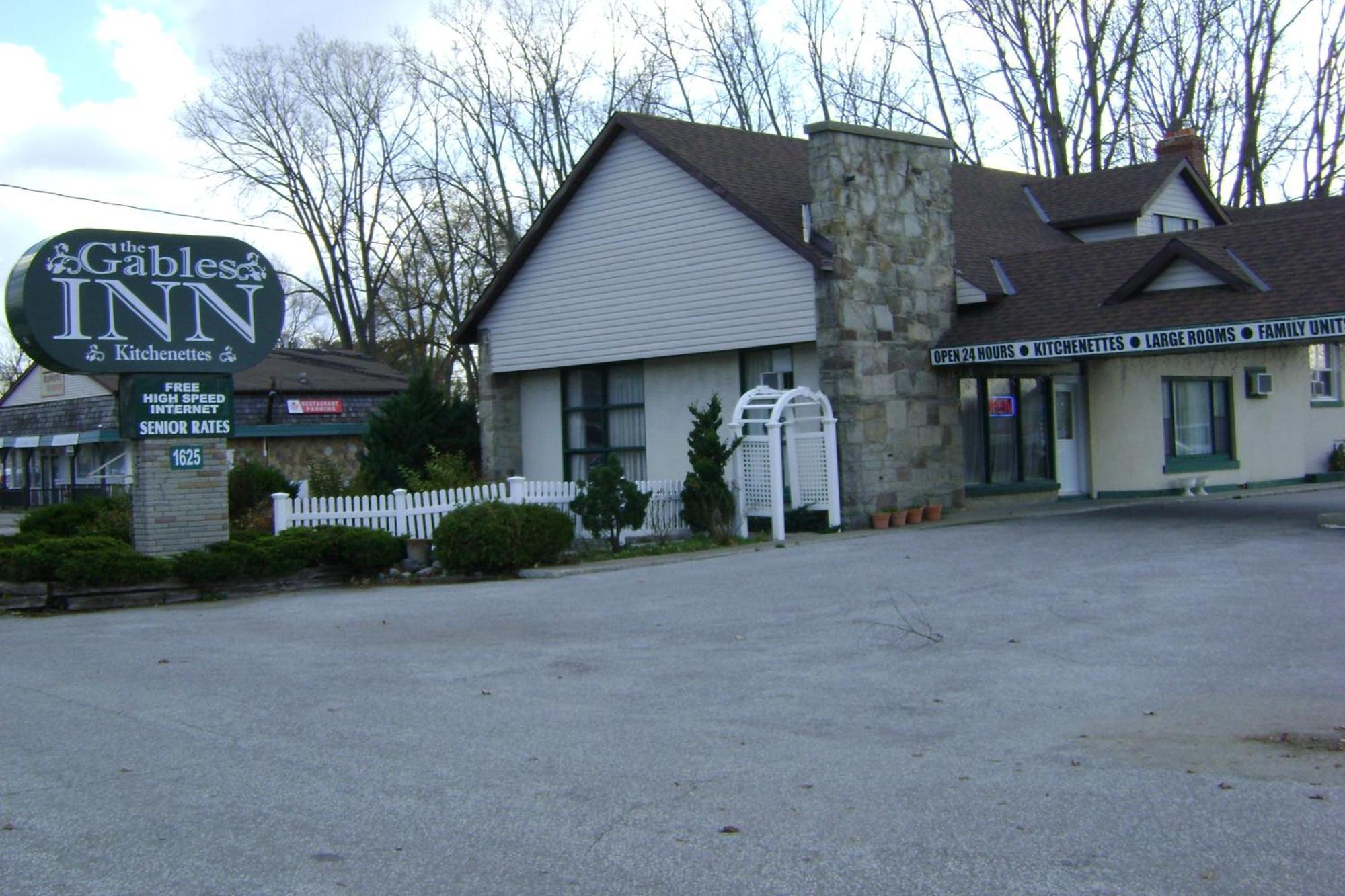 The Gables Inn Sarnia Exterior foto